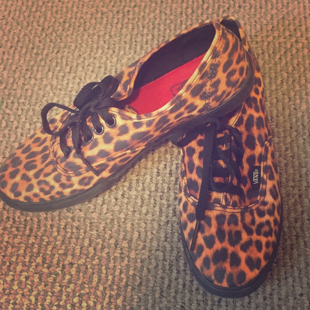 Vans leopard low tops skate sneakers